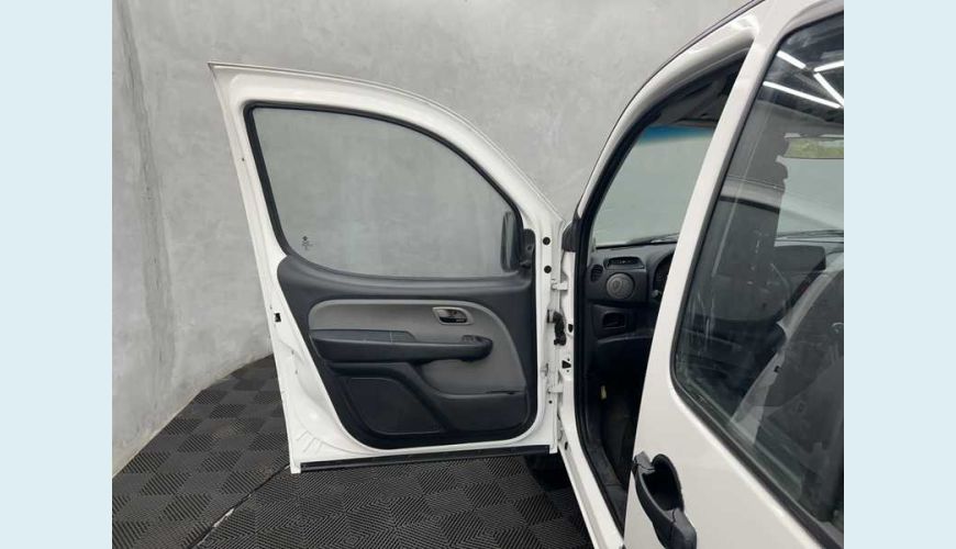 FIAT DOBLO ESSENCE 1.8 16V FLEX MANUAL 4P - BRANCO - 2021 Foto 9 (Grande)
