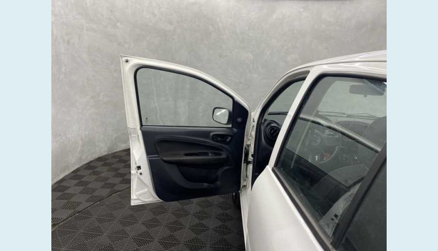 FIAT UNO ATTRACTIVE 1.0 FLEX MANUAL 4P - BRANCO - 2021 Foto 9 (Grande)