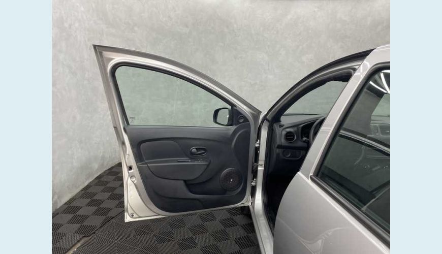 RENAULT LOGAN LIFE 1.0 12V FLEX MANUAL 4P - PRATA - 2020 Foto 9 (Grande)