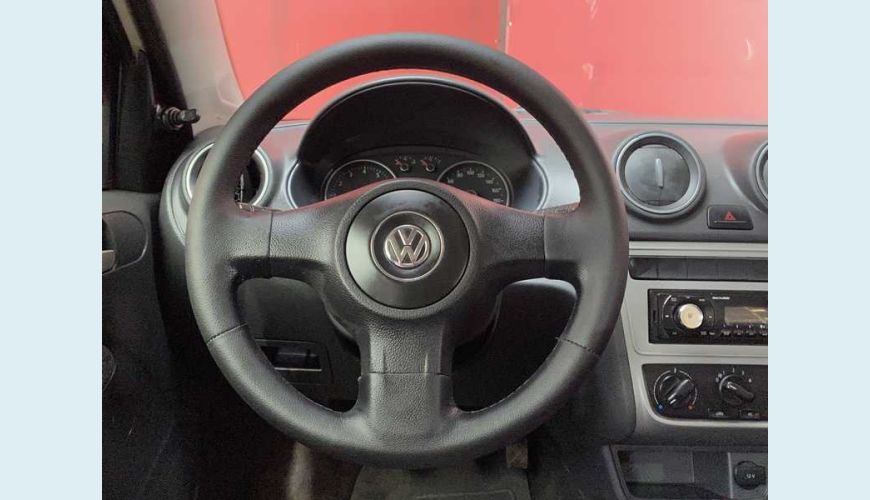 VOLKSWAGEN GOL TEC 1.0 FLEX MANUAL 4P - BRANCO - 2014 Foto 9 (Grande)