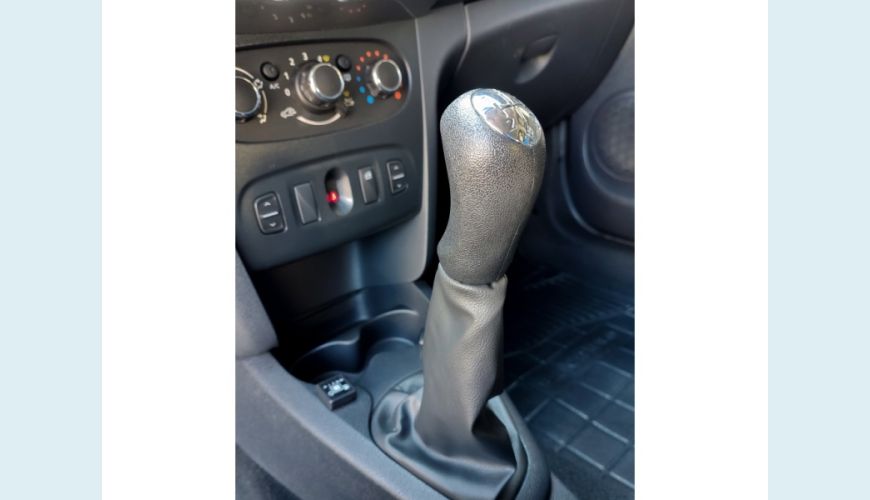 RENAULT SANDERO FLEX MANUAL 4P - PRATA - 2019 Foto 9 (Grande)