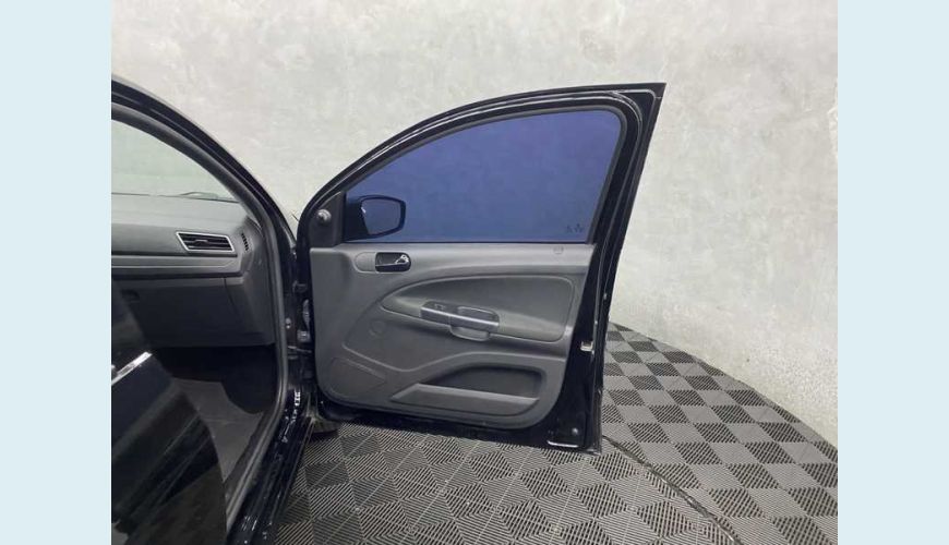 VOLKSWAGEN VOYAGE 1.6 FLEX MANUAL 4P - PRETO - 2022 Foto 9 (Grande)