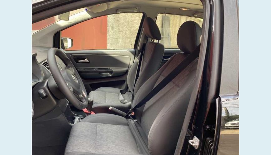 VOLKSWAGEN FOX TEC 1.0 FLEX MANUAL 4P - PRETO - 2011 Foto 9 (Grande)
