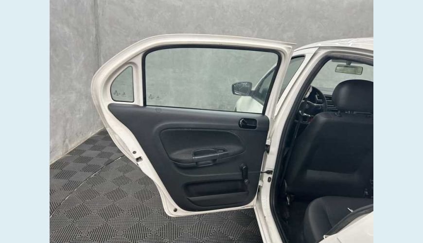 VOLKSWAGEN VOYAGE 1.0 MPI FLEX MANUAL 4P - BRANCO - 2023 Foto 9 (Grande)