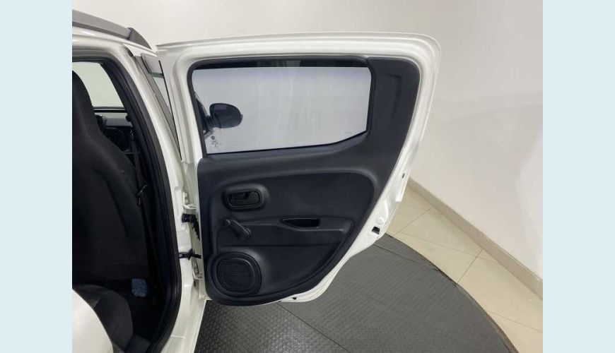 FIAT MOBI FIREFLY DRIVE 1.0 FLEX MANUAL 4P - BRANCO - 2017 Foto 9 (Grande)