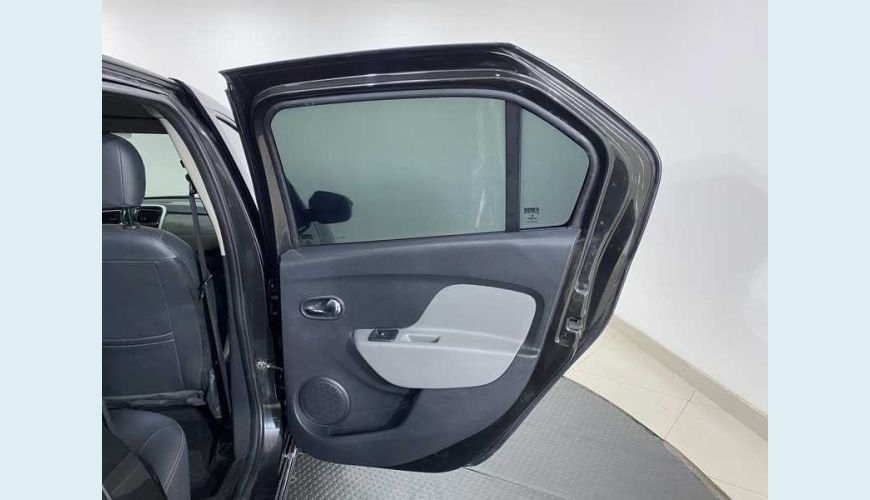 RENAULT LOGAN DYNAMIQUE 1.6 8V FLEX AUT. 4P - PRETO - 2015 Foto 9 (Grande)
