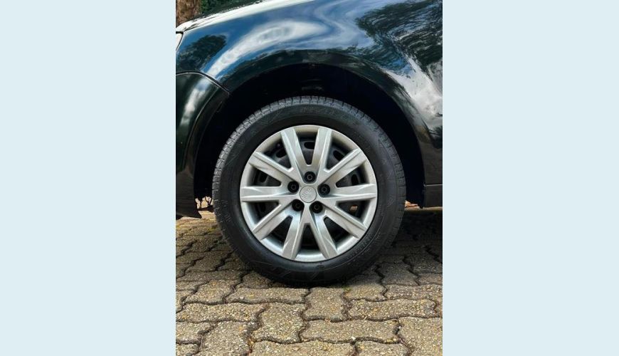 VOLKSWAGEN FOX GII 1.0 FLEX MANUAL 4P - PRETO - 2013 Foto 9 (Grande)