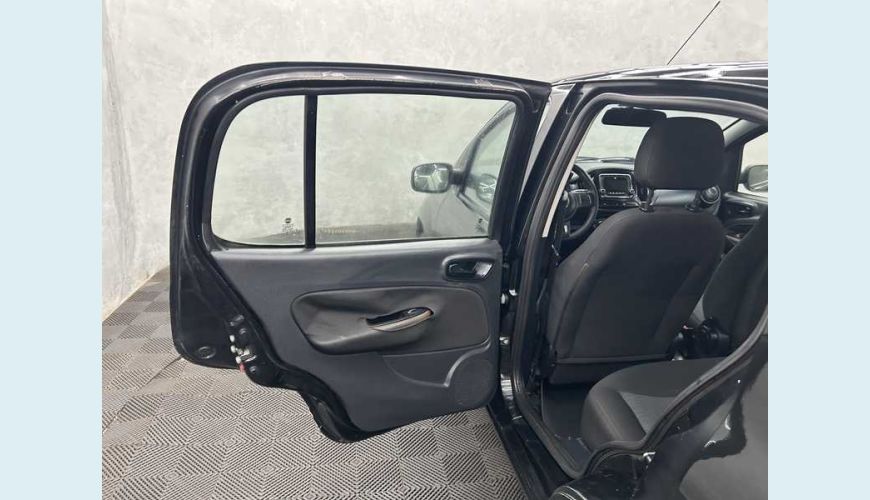 FIAT UNO ATTRACTIVE 1.0 FLEX 4P - PRETO - 2016 Foto 9 (Grande)
