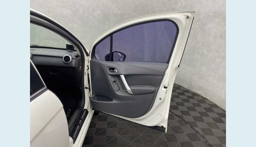 CITROËN C3 PICASSO EXCLUSIVE 1.6 VTI 120 FLEX AUT. - BRANCO - 2015 Foto 9 (Grande)