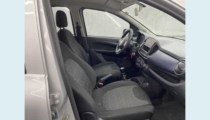 FIAT UNO ATTRACTIVE 1.0 FLEX MANUAL 4P - PRATA - 2021 Foto 9 (Grande)