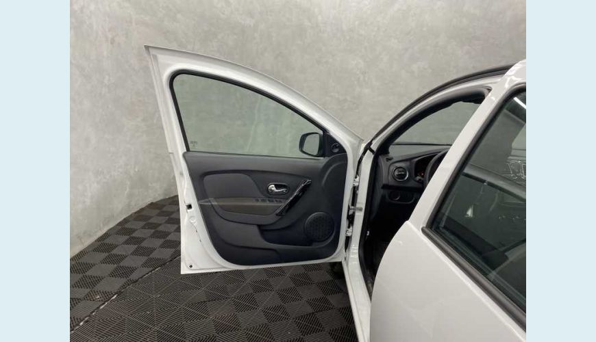 RENAULT RENAULT LOGAN ZEN 1.6 16V SCE FLEX MANUAL 4P - BRANCO - 2022 Foto 9 (Grande)