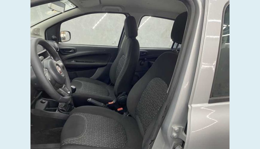 FIAT UNO ATTRACTIVE 1.0 FLEX MANUAL 4P - PRATA - 2021 Foto 9 (Grande)