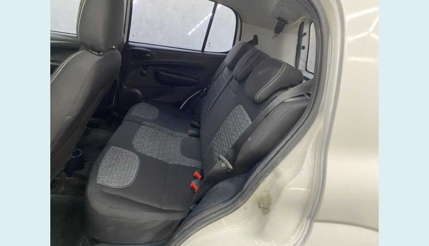 FIAT FIAT UNO ATTRACTIVE 1.0 8V FLEX MANUAL 4P - BRANCO - 2020 Foto 9 (Grande)