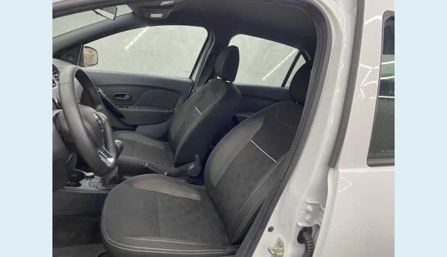 RENAULT RENAULT LOGAN ZEN 1.0 12V SCE FLEX MANUAL 4P - BRANCO - 2023 Foto 9 (Grande)