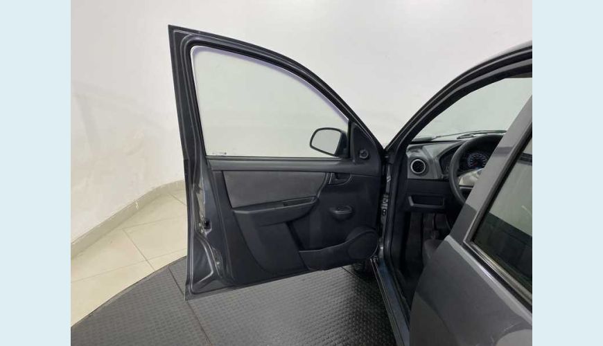 CHEVROLET CHEVROLET CELTA LT 1.0 FLEX MANUAL 4P - CINZA - 2012 Foto 9 (Grande)