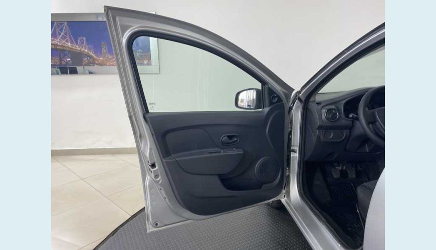 RENAULT LOGAN AUTHENTIQUE 1.0 12V SCE FLEX MANUAL 4P - PRATA - 2018 Foto 9 (Grande)