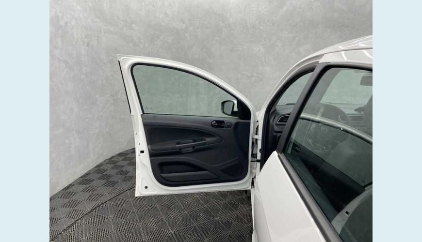 VOLKSWAGEN VOYAGE 1.6 FLEX MANUAL 4P - BRANCO - 2022 Foto 9 (Grande)