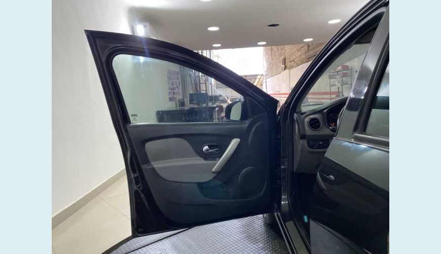 RENAULT LOGAN EXPRESSION 1.6 8V FLEX MANUAL 4P - PRETO - 2014 Foto 9 (Grande)