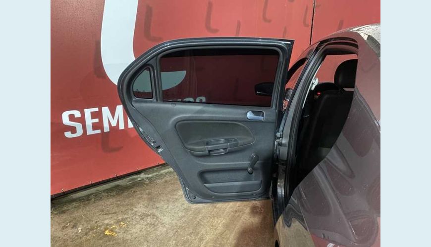 VOLKSWAGEN VOYAGE TRENDLINE 1.6 FLEX MANUAL 4P - CINZA - 2018 Foto 9 (Grande)