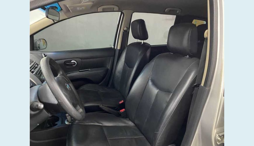 NISSAN LIVINA X-GEAR SL 1.8 16V FLEX AUT. 4P - PRATA - 2013 Foto 9 (Grande)