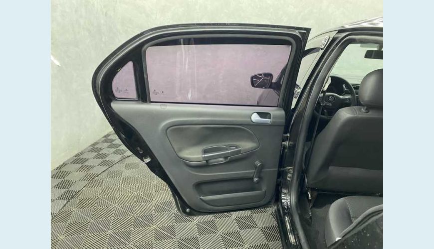 VOLKSWAGEN VOYAGE TRENDLINE 1.6 FLEX MANUAL 4P - PRETO - 2018 Foto 9 (Grande)