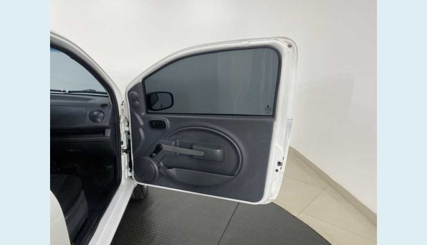 FIAT UNO VIVACE COLLEGE 1.0 8V FLEX MANUAL 4P - BRANCO - 2014 Foto 9 (Grande)