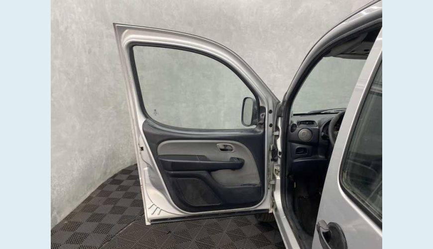 FIAT DOBLO ESSENCE 1.8 16V FLEX MANUAL 4P - PRATA - 2021 Foto 9 (Grande)