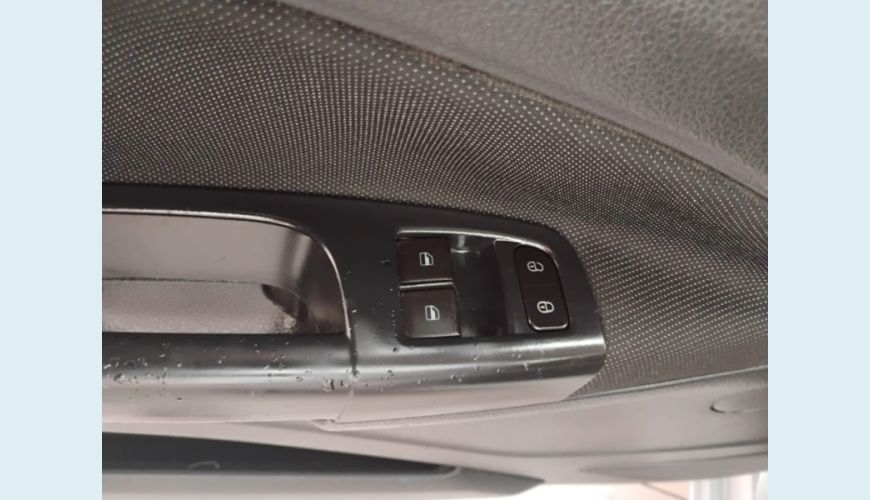 VOLKSWAGEN VOLKSWAGEN VOYAGE FLEX MANUAL 4P - PRATA - 2019 Foto 9 (Grande)