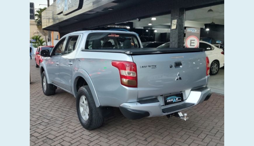 MITSUBISHI L200 TRITON DIESEL AUT. 4P - PRATA - 2019 Foto 9 (Grande)