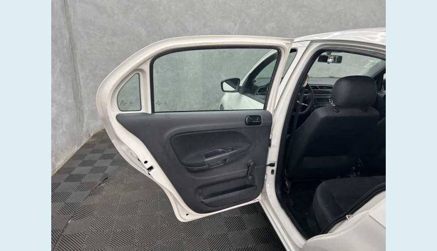 VOLKSWAGEN VOLKSWAGEN VOYAGE 1.0 MPI FLEX MANUAL 4P - BRANCO - 2023 Foto 9 (Grande)