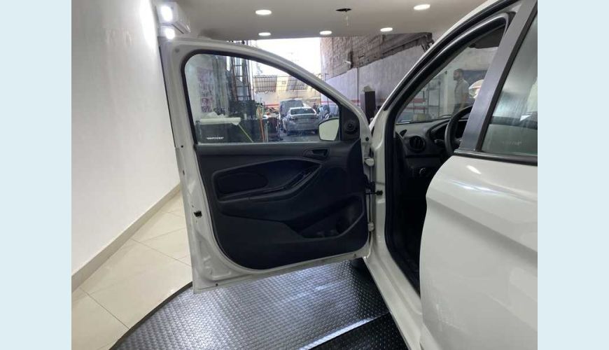 FORD KA SE 1.0 FLEX MANUAL 4P - BRANCO - 2019 Foto 9 (Grande)