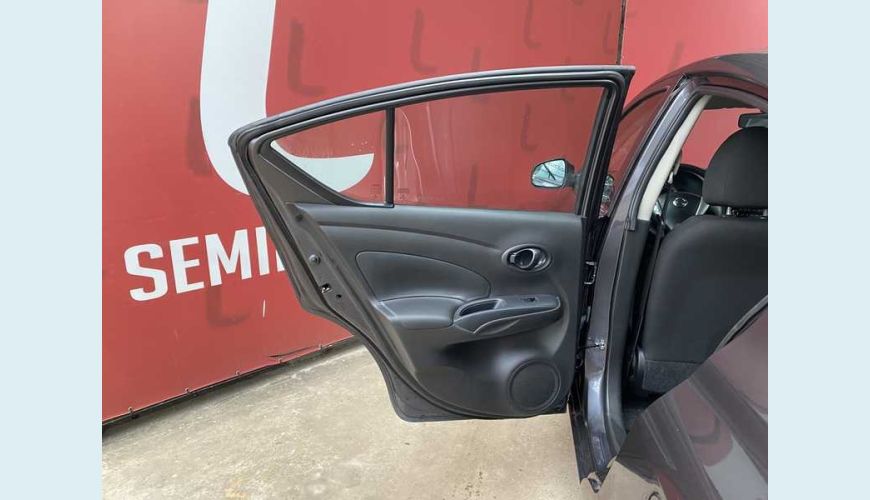 NISSAN NISSAN VERSA 1.0 FLEX AUT. 4P - CINZA - 2020 Foto 9 (Grande)