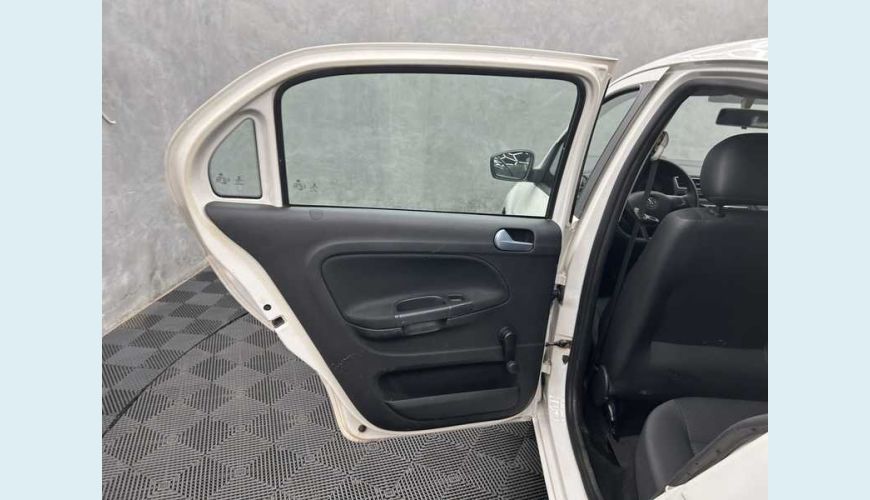 VOLKSWAGEN GOL 1.6 MSI FLEX MANUAL 4P - BRANCO - 2019 Foto 9 (Grande)
