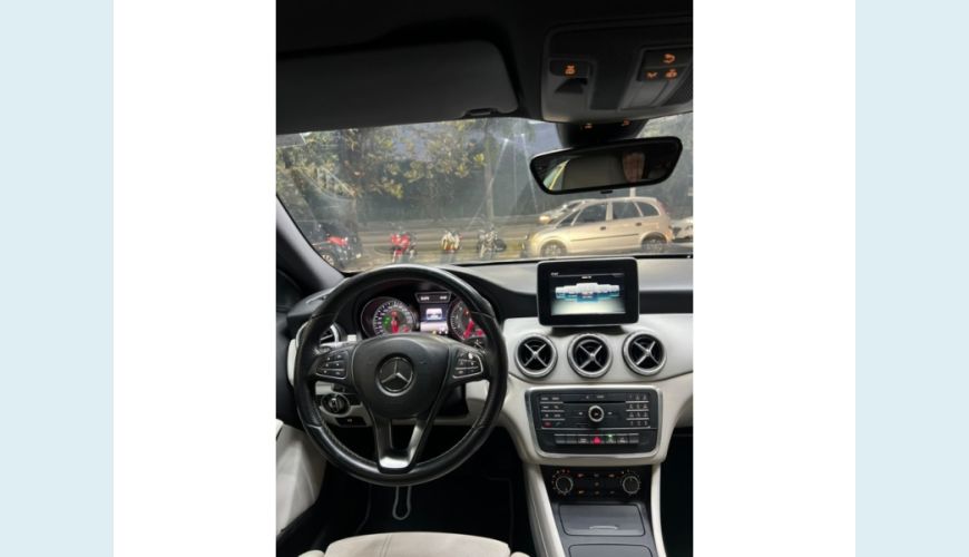 MERCEDES-BENZ GLA 200 AUT. 4P - PRETO - 2016 Foto 9 (Grande)