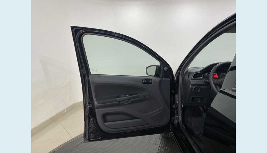 VOLKSWAGEN GOL 1.6 FLEX MANUAL 4P - PRETO - 2021 Foto 9 (Grande)