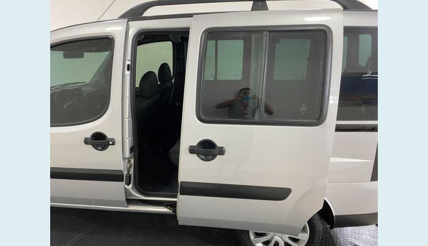 FIAT DOBLO ESSENCE 1.8 FLEX MANUAL 4P - PRATA - 2019 Foto 9 (Grande)