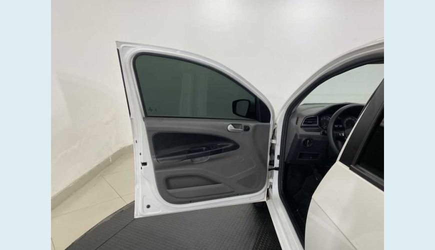 VOLKSWAGEN VOYAGE COMFORTLINE 1.0 MPI FLEX MANUAL 4P - BRANCO - 2017 Foto 9 (Grande)