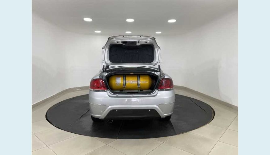FIAT LINEA ESSENCE 1.8 16V FLEX MANUAL 4P - PRATA - 2015 Foto 9 (Grande)