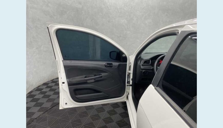 VOLKSWAGEN VOYAGE 1.6 FLEX MANUAL 4P - BRANCO - 2022 Foto 9 (Grande)