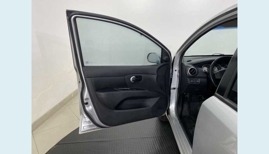NISSAN LIVINA SL 1.8 16V FLEX AUT. 4P - PRATA - 2013 Foto 9 (Grande)
