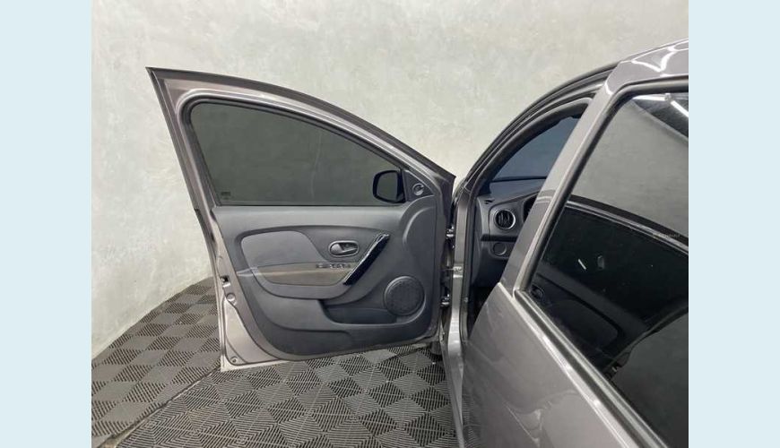 RENAULT RENAULT LOGAN ZEN 1.0 12V FLEX MANUAL 4P - PRATA - 2023 Foto 9 (Grande)