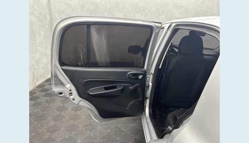 FIAT FIAT UNO ATTRACTIVE 1.0 8V FLEX MANUAL 4P - PRATA - 2020 Foto 9 (Grande)