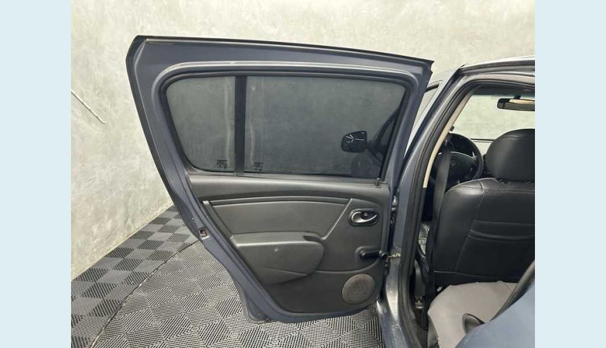RENAULT SANDERO EXPRESSION 1.6 8V FLEX MANUAL 4P - CINZA - 2014 Foto 9 (Grande)
