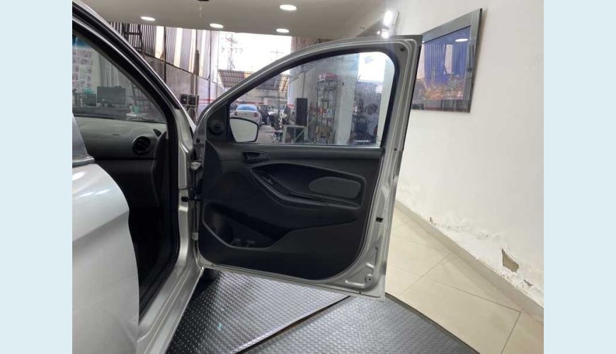 FORD KA SEDAN SE PLUS 1.5 16V FLEX MANUAL 4P - PRATA - 2018 Foto 9 (Grande)