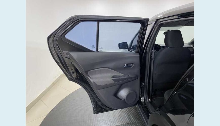 NISSAN KICKS SV LIMITED 1.6 FLEX AUT. 4P - PRETO - 2017 Foto 9 (Grande)