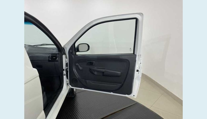 FIAT STRADA HARD WORKING 1.4 FLEX CS MANUAL 2P - BRANCO - 2019 Foto 9 (Grande)