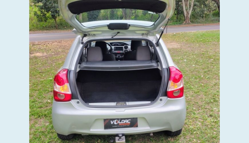 TOYOTA ETIOS FLEX MANUAL 4P - PRATA - 2013 Foto 9 (Grande)