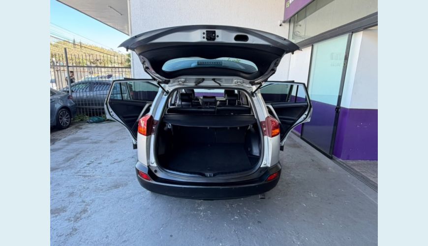 TOYOTA RAV 4 AUT. 4P - PRATA - 2015 Foto 9 (Grande)