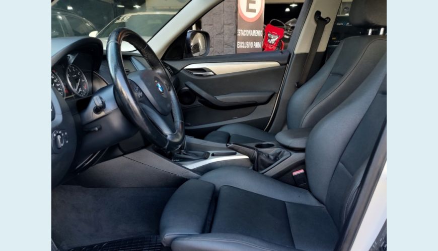 BMW BMW X1 GASOLINA AUT. 4P - BRANCO - 2012 Foto 9 (Grande)