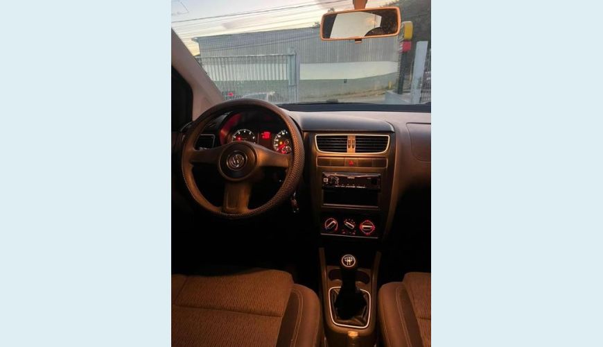 VOLKSWAGEN VOLKSWAGEN FOX GII 1.0 FLEX MANUAL 4P - BRANCO - 2013 Foto 9 (Grande)